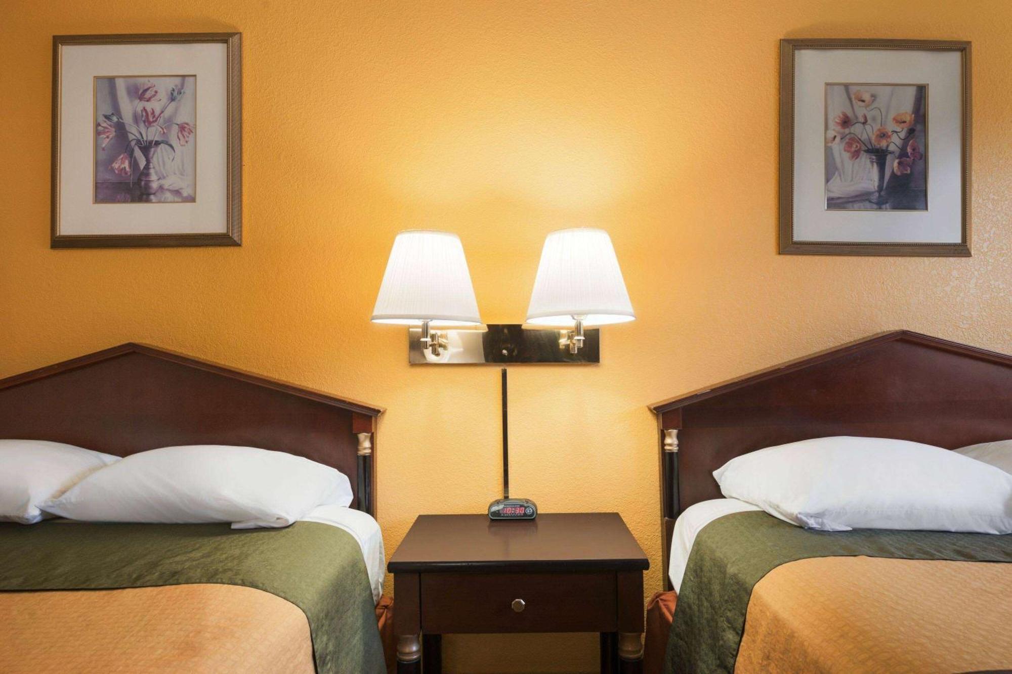 Brookville Inn Εξωτερικό φωτογραφία